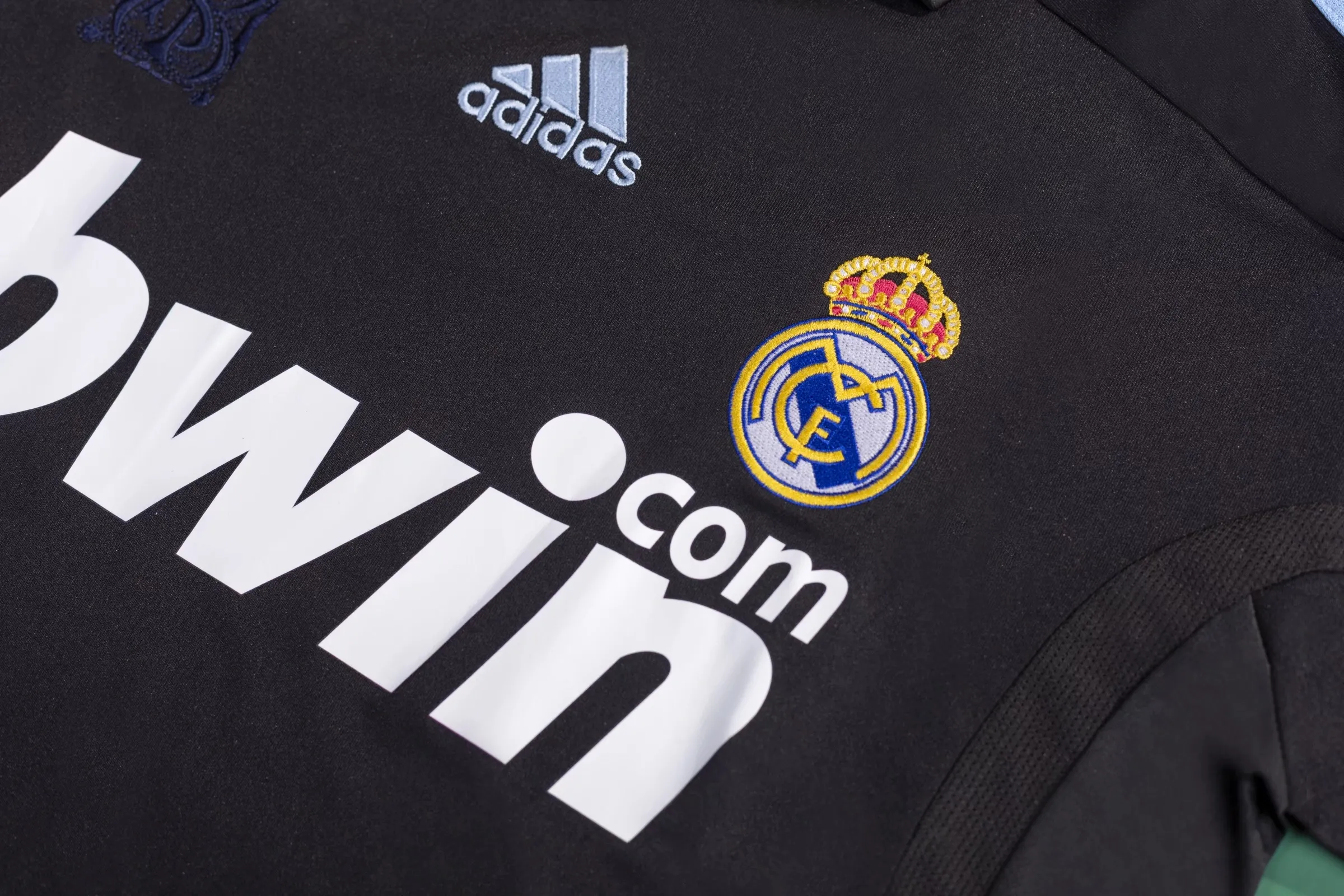 Real Madrid Seconda Maglia 2009/10 maglia calcio nera Retro
